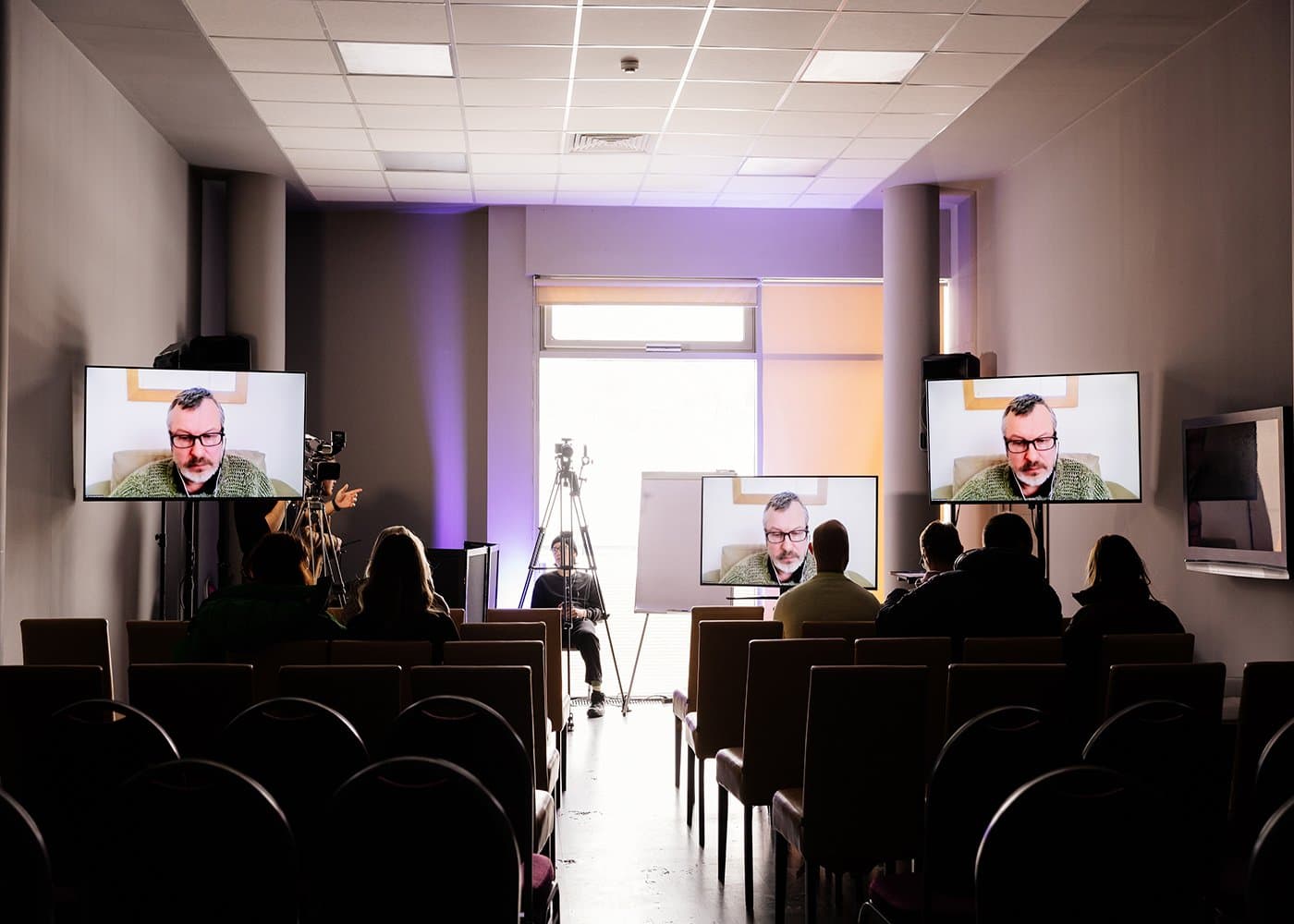 Конференц-зал с полным техническим оснащением — фото 3