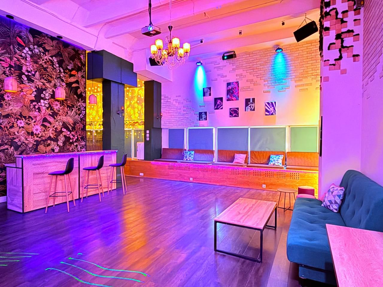 Фотография площадки Лофт в центре Москвы с высоким потолком и зоной кухни 3