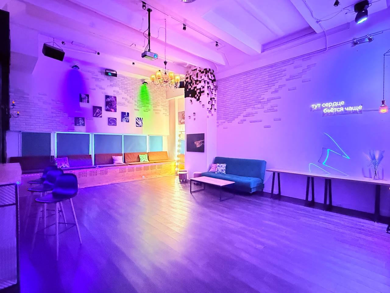 Фотография площадки Лофт в центре Москвы с высоким потолком и зоной кухни 5