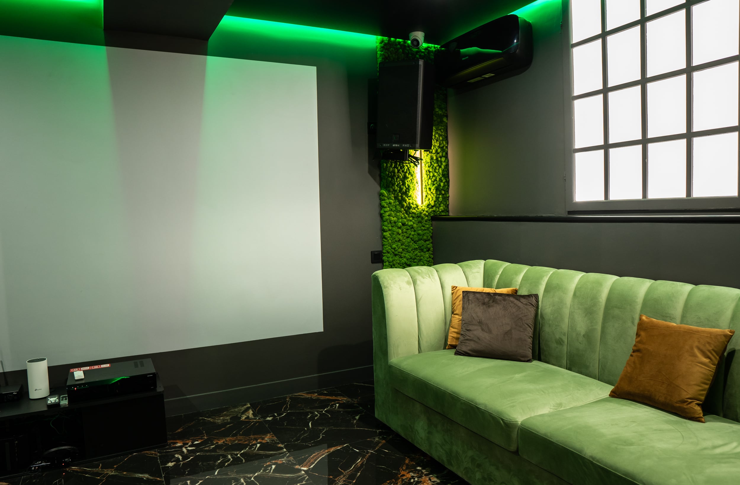 Фотография площадки Караоке лофт в центре Москвы в стиле Джунгли 3