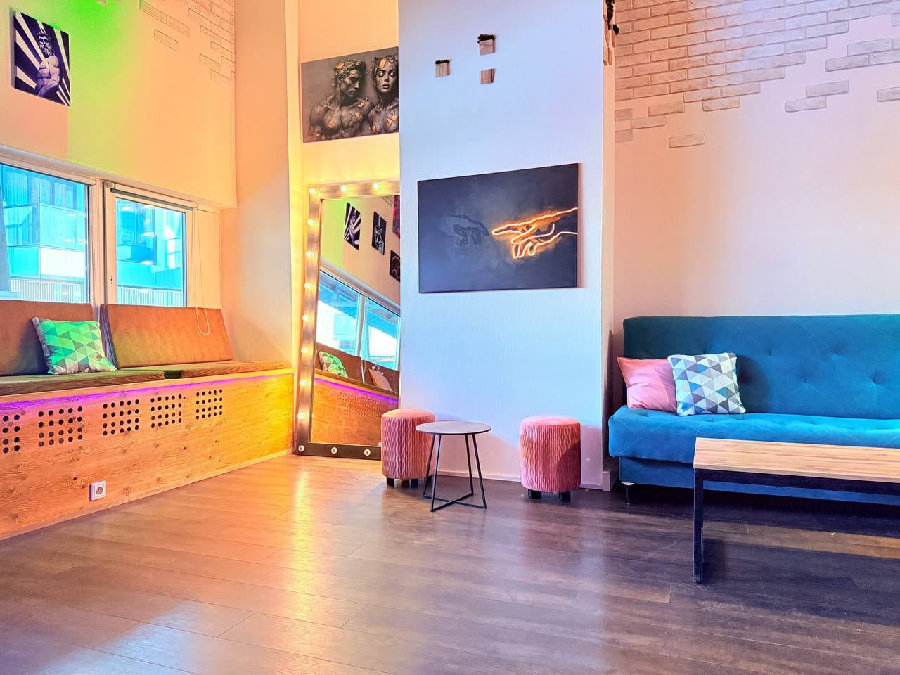 Фотография площадки Лофт в центре Москвы с высоким потолком и зоной кухни 2