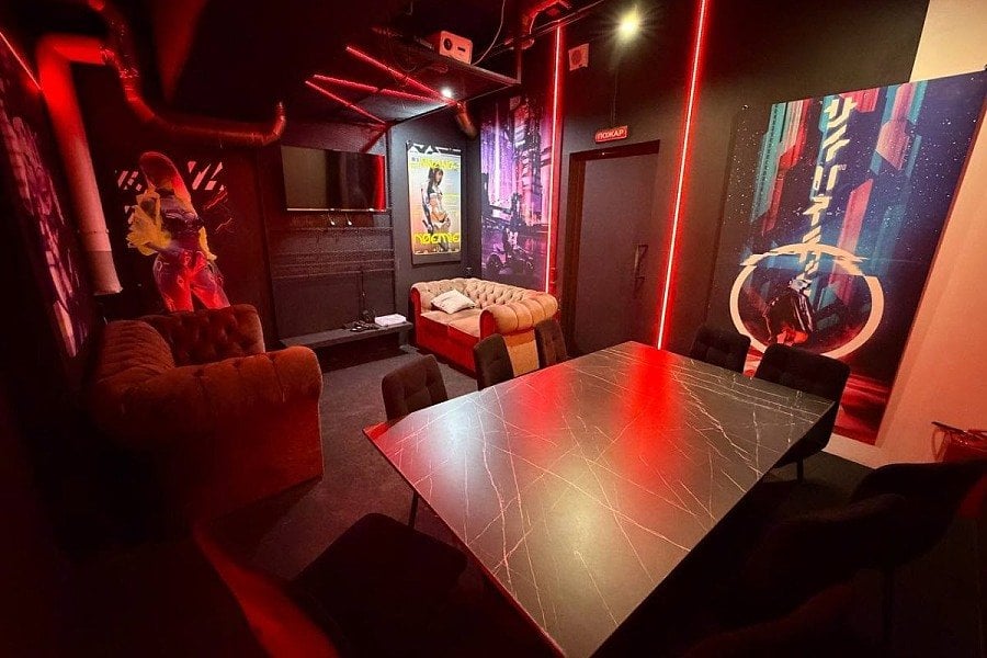 Аренда площадки ZONE - лофт в стиле неон-арт для небольшой компании в Москве — фото 1